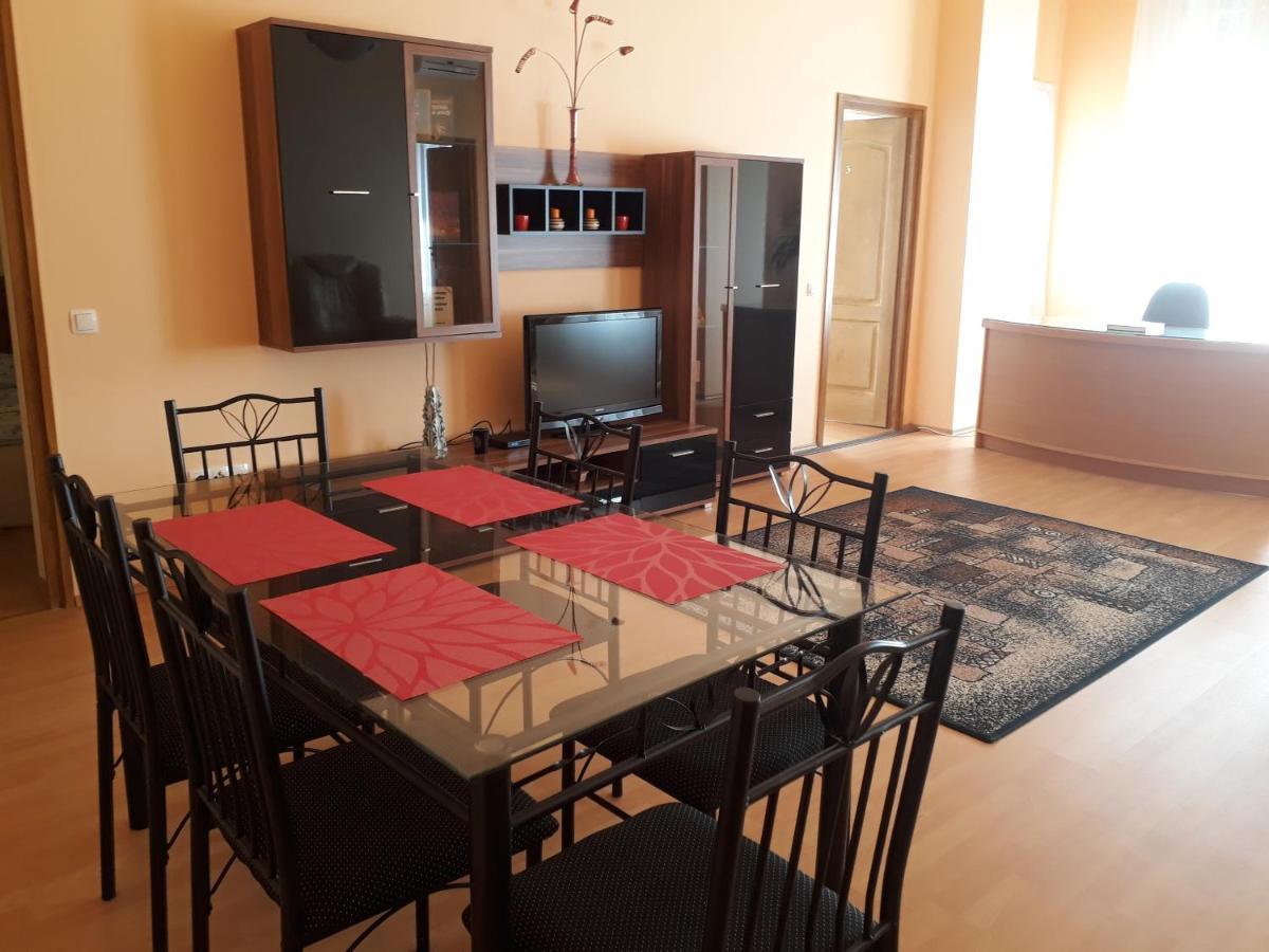 Piac Utcai Apartman Debrecín Exteriér fotografie